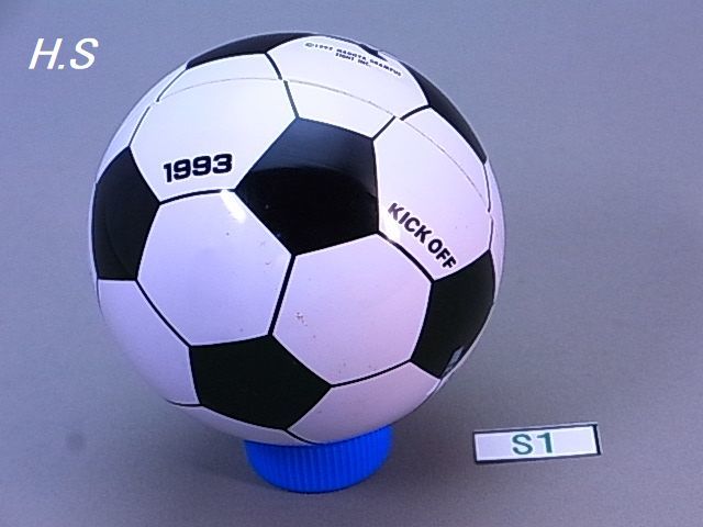 #41-1【サクマ製菓】S1 1993年Jリーグ　＊サッカーボール型　ブリキ製貯金箱＊直径78mm_画像10