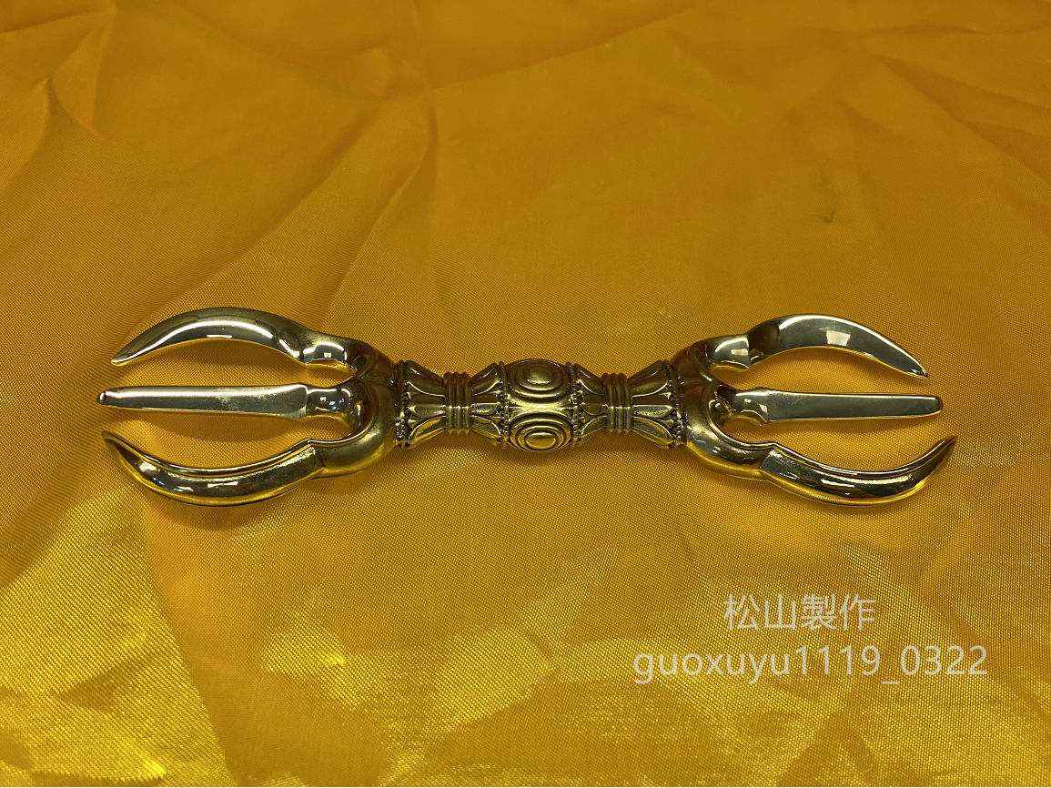定番 「密教法具 寺院用仏具」 美品 鬼目型 三鈷杵 真鍮製磨き仕上げ 大型165mm 仏具一般 定番 「密教法具 寺院用仏具」 美品 鬼目型 三鈷杵 真鍮製磨き仕上げ 大型165mm 仏具一般