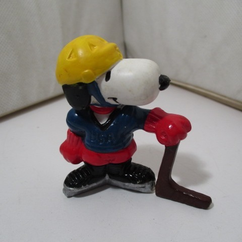  Vintage Snoopy хоккей фигурка Kh932