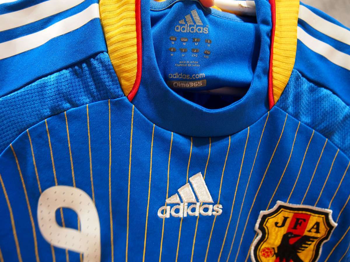 アディダス Adidas サッカー フットサル 日本代表 ユニフォーム 普段着 半袖 サイズ M カラー 写真参照 日本 売買されたオークション情報 Yahooの商品情報をアーカイブ公開 オークファン Aucfan Com