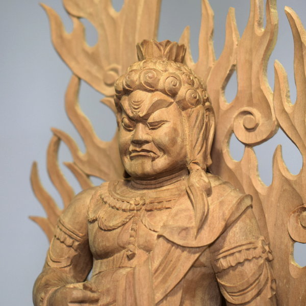 木彫 仏像 不動明王 立像 六寸 インド 老山 白檀 手彫り 仏教美術 【s1-2t-70】_画像6