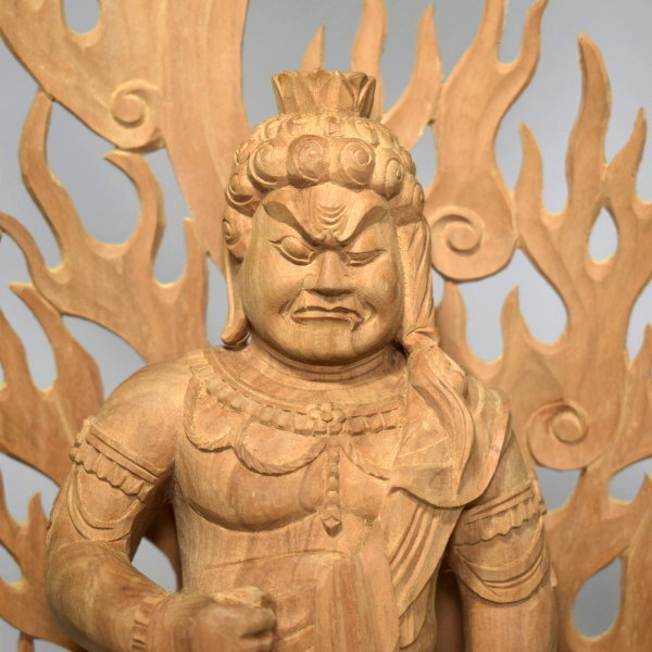 木彫 仏像 不動明王 立像 六寸 インド 老山 白檀 手彫り 仏教美術 【s1-2t-70】_画像5