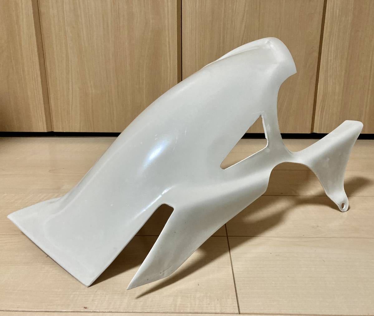 新品 CB400SF リアフェンダー 未塗装 NC31 NC39 NC42 リヤ 新品 CB400SF リアフェンダー 未塗装 NC31 NC39 NC42 リヤ