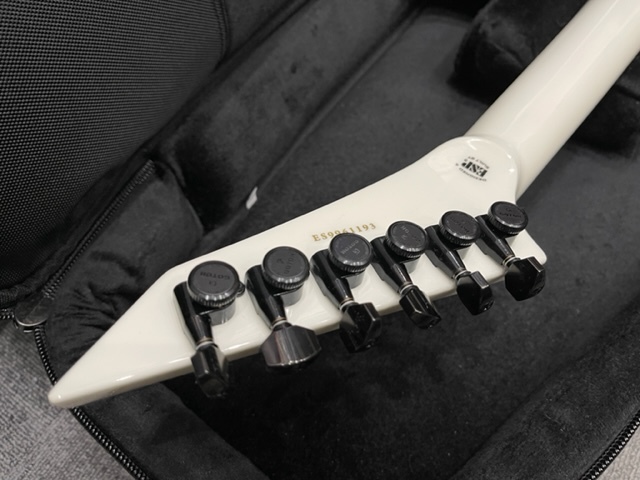 ESP E-II Series ARROW FR Snow White エレキギター ホワイト 専用ケース付 ほぼ未使用　保証残あり _画像5