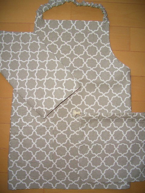 新品❤エプロン 三角巾 巾着袋の3点セット キッズエプロン ハンドメイド C