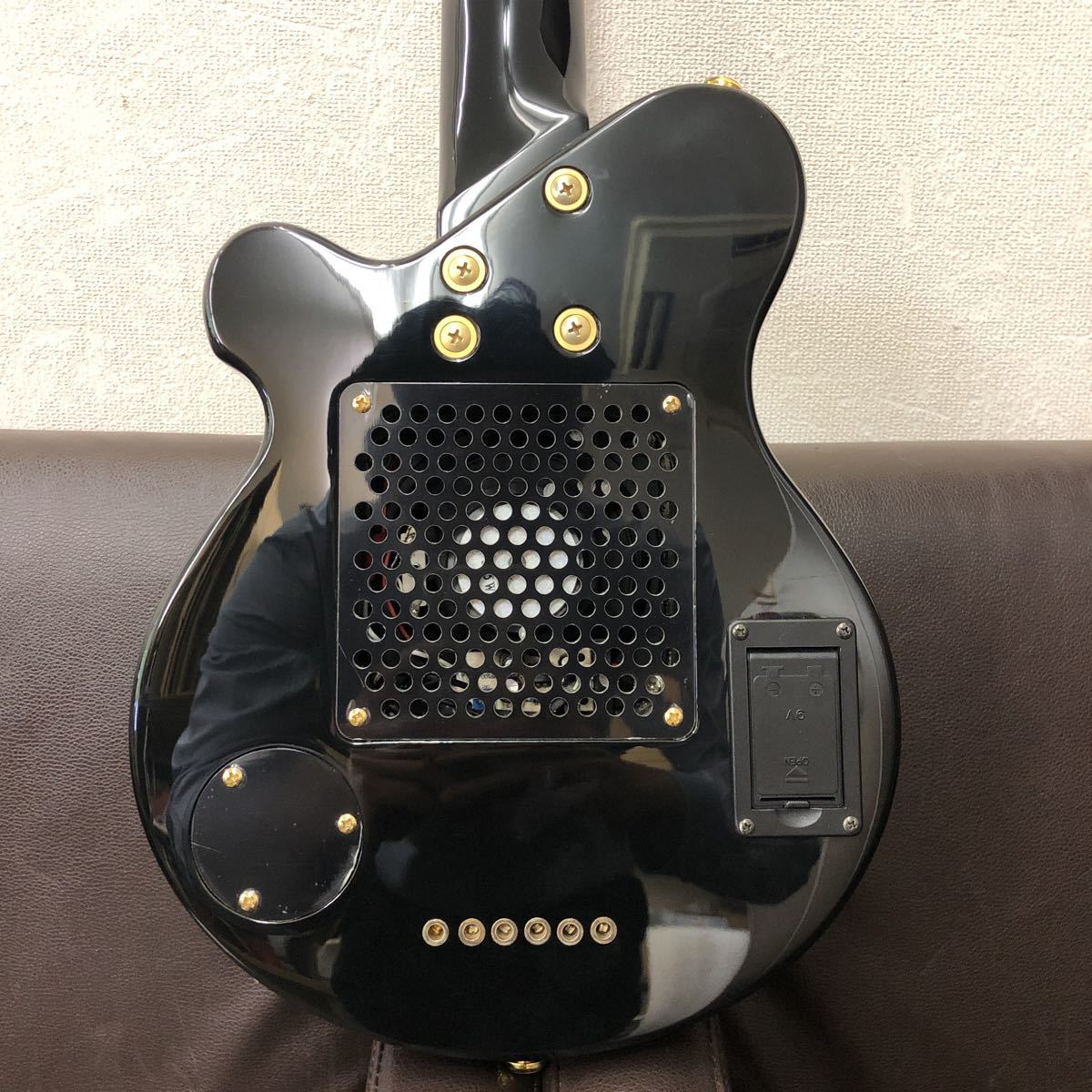 特価送料無料 美品❗️ピグノーズ　アンプ内蔵　エレキギター　ケース付き　PCG259 黒ゴールド エレキギター