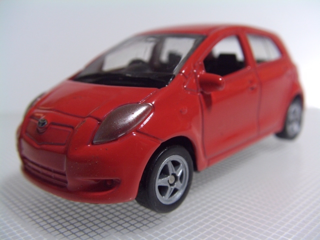即決 TOYOTA YARIS