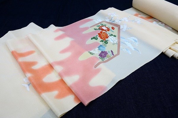 優しいピンク色の相良刺繍の付け下げ 着物 awasser.com