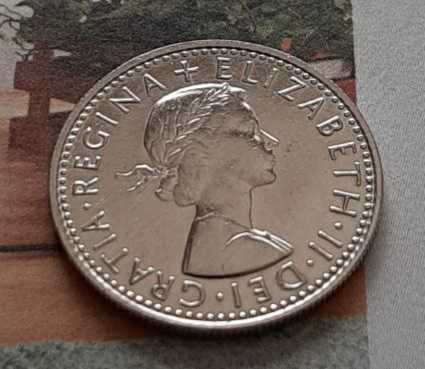 幸せのシックスペンス イギリス ラッキー6ペンス 英国コイン 美品です 本物 19.5mm 2.8gram クィーンのブライアンがギターピック_画像5