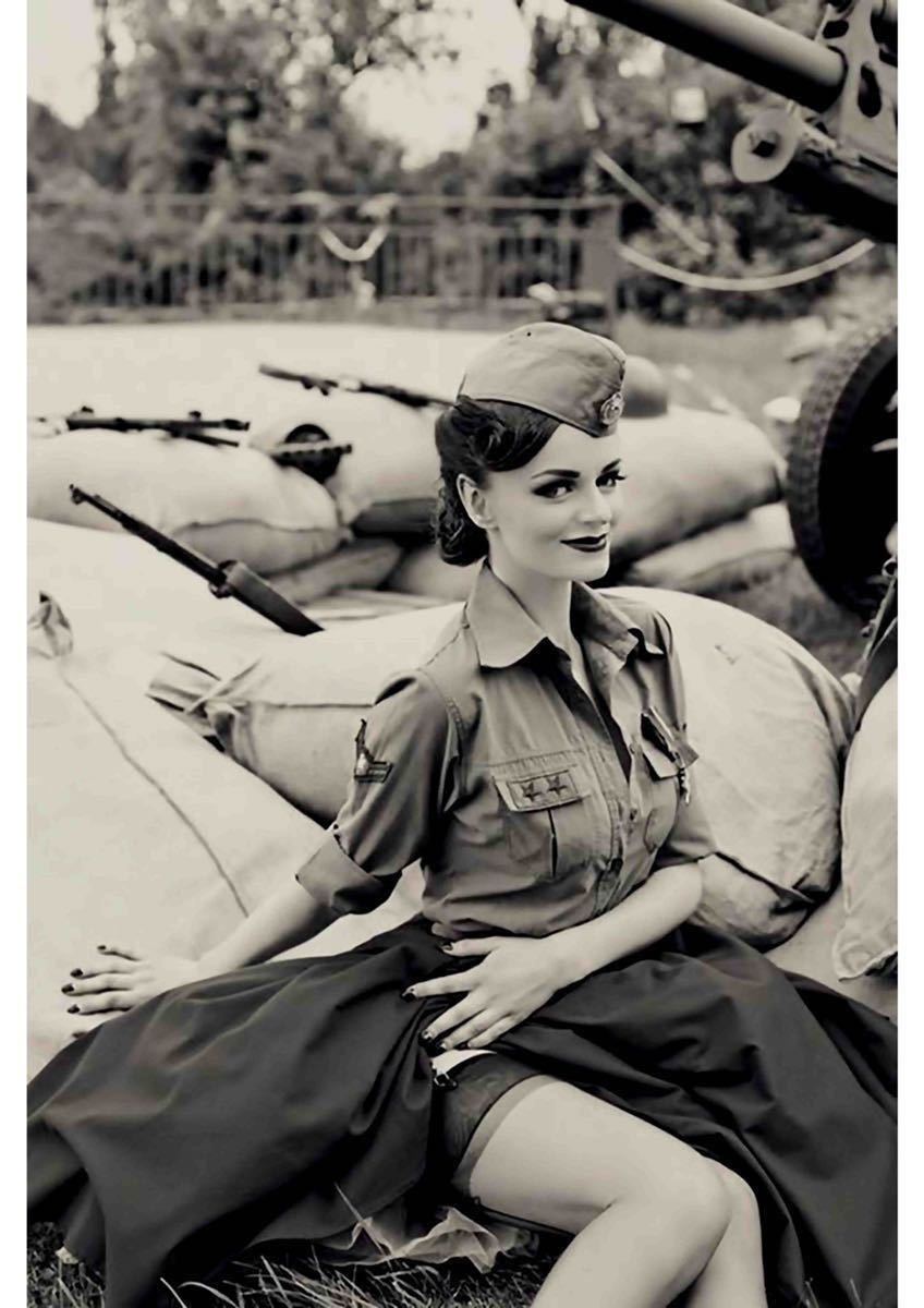 新品 レトロ セピア 女性 兵士 軍人 ピンナップガール チラ見せ ロンT 長袖 Tシャツ XS S M L XL ビッグ オーバー サイズ XXL~4XL パーカー_画像3