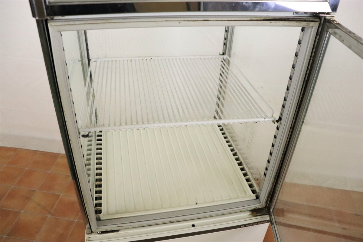 【発送不可】【通電OK】 SANDEN AGV-400X-B サンデン 冷蔵ショーケース 第一種特定製品 飾り棚 店舗什器 厨房機器 冷やす 業務用 020JNMH55_画像4