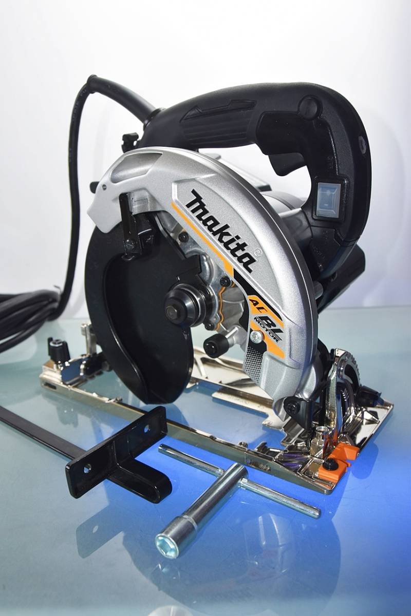 使用1回 makita 丸ノコ HS6303 165mm 100V 黒 ブラック BLモーター LED