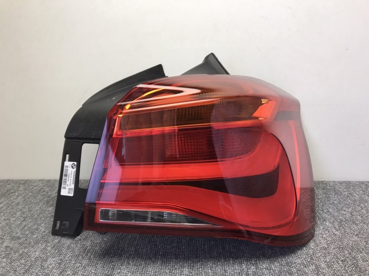 61800◇F20 BMW 1シリーズ 純正 右テールライト/右テールランプ 後期