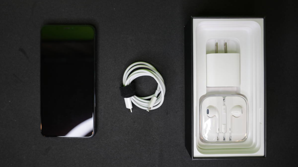 iPhone 11 Pro Max 256GB SIMフリー Midnight Green 急速充電　純正 USB-C type 充電器付き