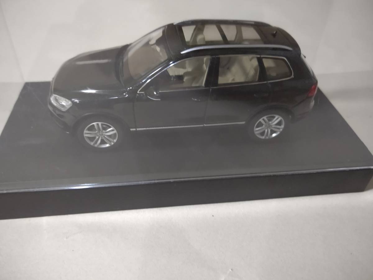 1/43 フォルクスワーゲン トゥアレグ カラーサンプル ブラック系 VW
