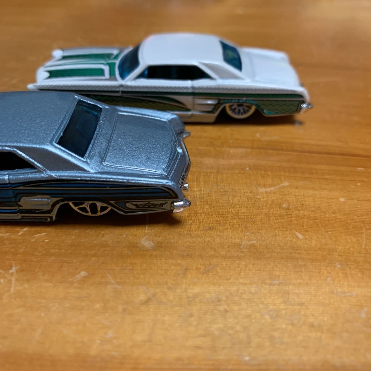 ミニカー Hot Wheels 64’ RIVIERA TM GM 2001 M. I CHINA & MALASIA 計2台 中古品 美品 送料無料_画像9