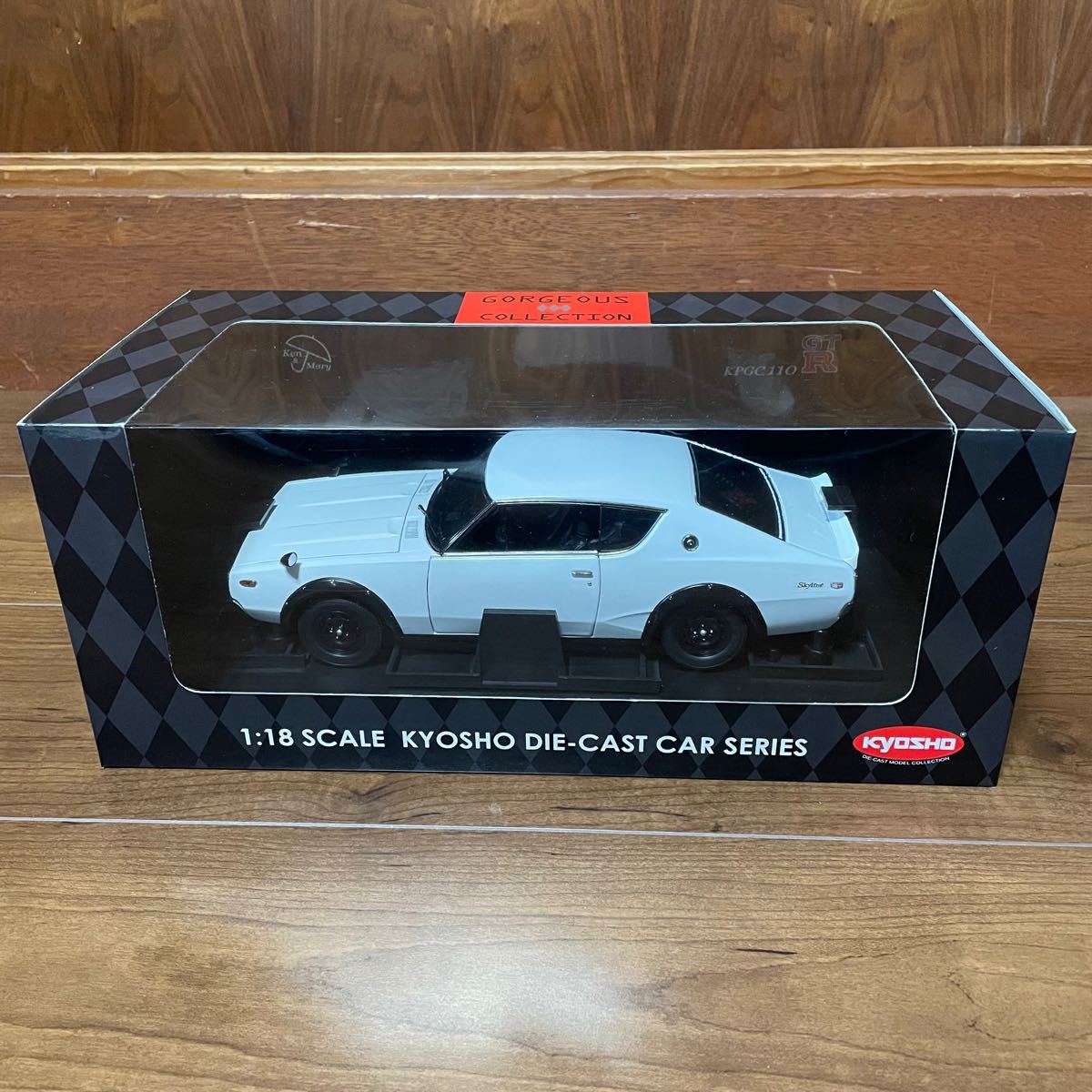 新品未展示品　京商1/18ニッサンスカイライン2000GT-R/ケンメリRホワイト美品