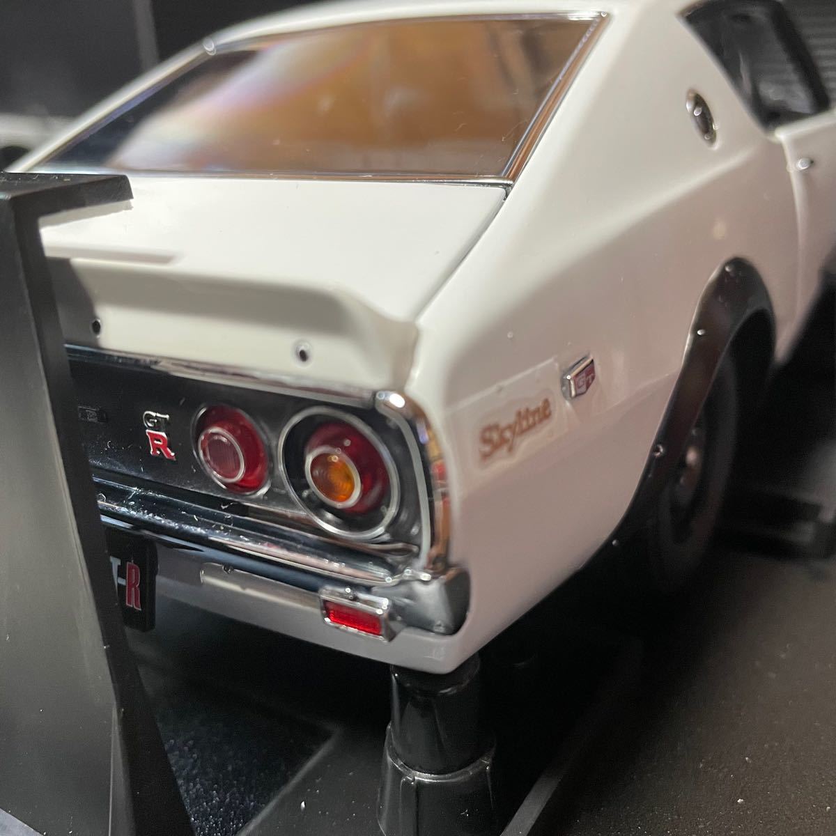 新品未展示品 京商1/18ニッサンスカイライン2000GT-R/ホワイト美品