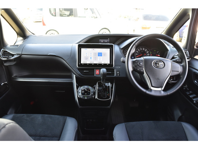 「トヨタ ヴォクシー 2.0 ZS 煌III ・1オーナー・8人乗・ナビ・TV(走行中OK)・Bluetooth・DVD・リア席モニター・禁煙車@車選びドットコム」の画像3