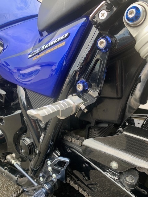 CB1300 ＳＣ54　タンデムステップホルダー＆ブルーステップ付_画像9