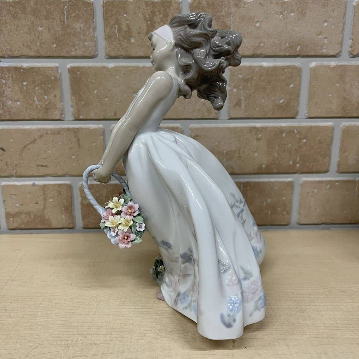 当店限定販売】 リヤドロ人形フラワーガーデン6647 陶器人形 置物