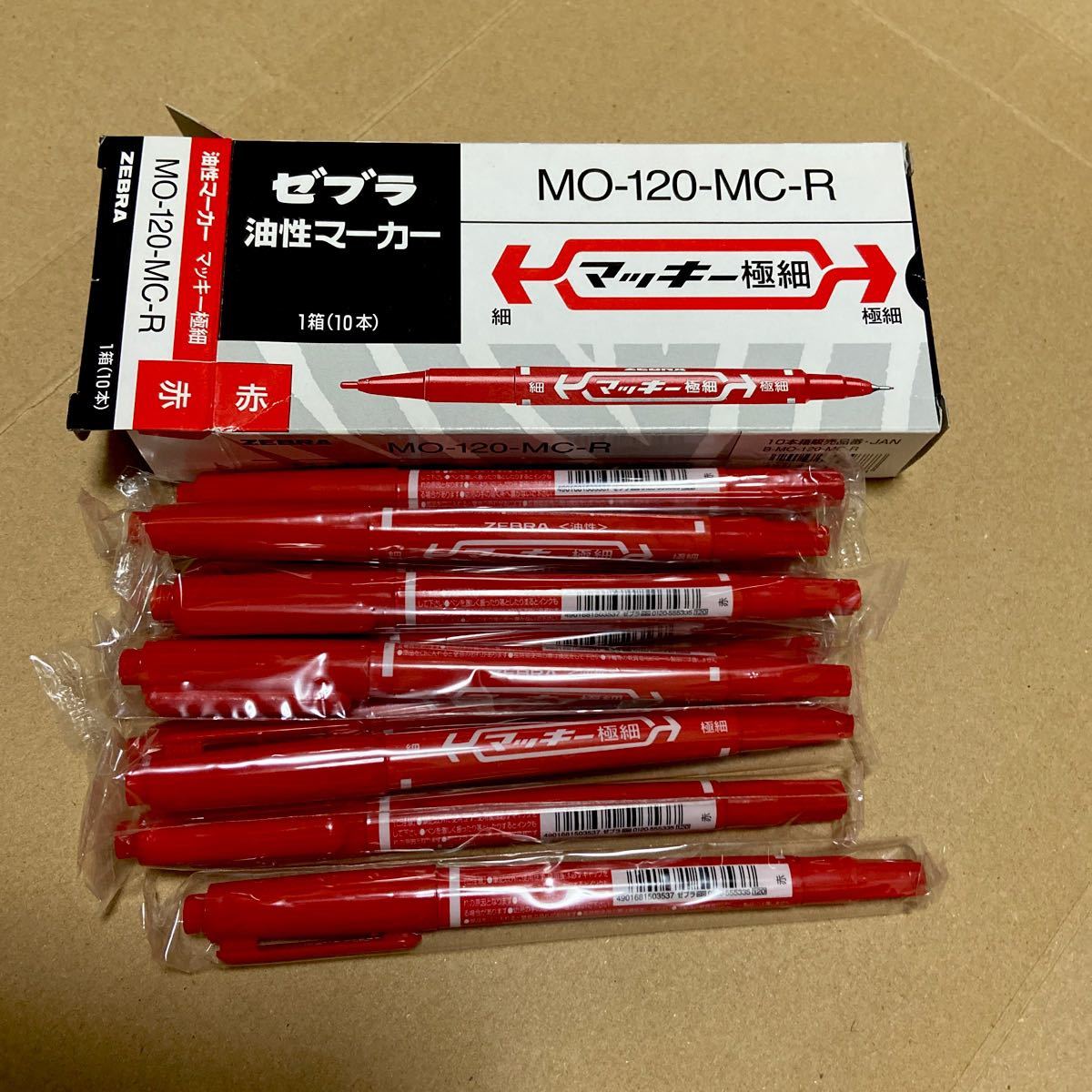 春先取りの ゼブラ 赤 油性マーカー マッキー極細 筆記用具 春先取りの ゼブラ 赤 油性マーカー マッキー極細 筆記用具