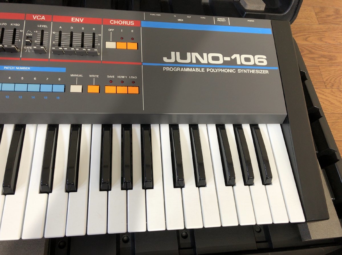 D053Y021●ROLAND JUNO-106 動作品 ハードケース付き_画像4