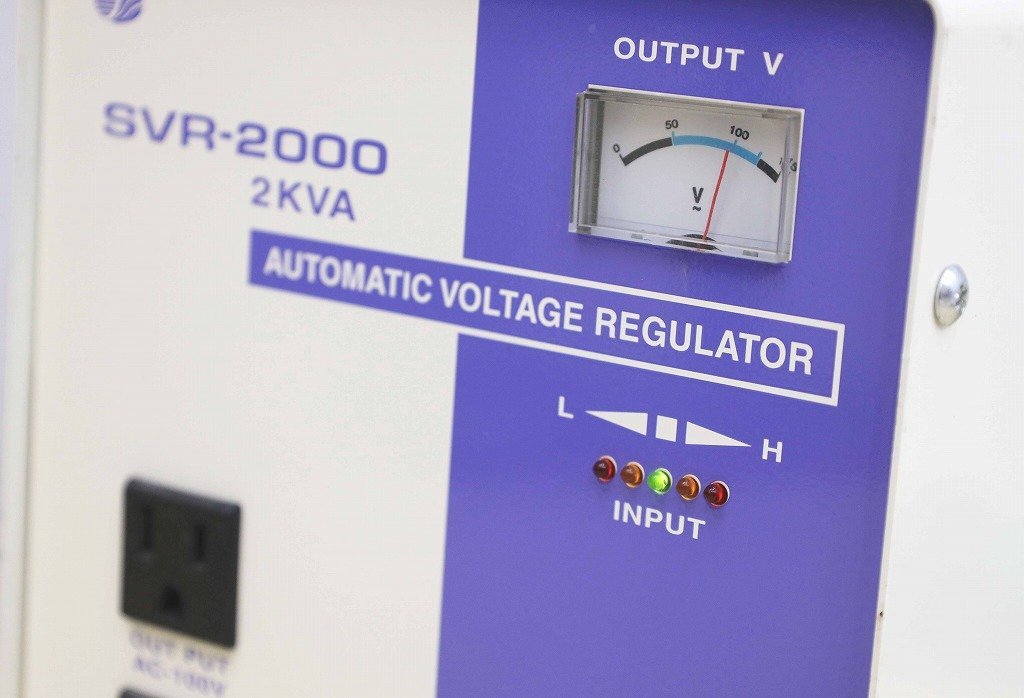 5795A22 スワロー電機 交流安定化電源装置 SVR-2000 5795A22 スワロー電機 交流安定化電源装置 SVR-2000