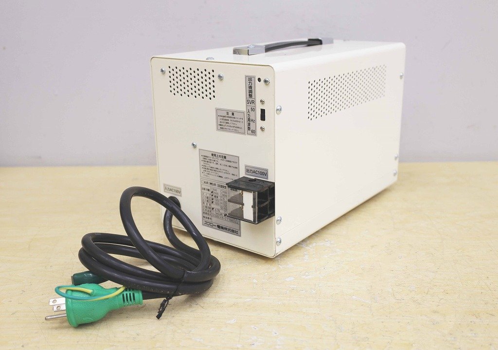 5795A22 スワロー電機 交流安定化電源装置 SVR-2000 5795A22 スワロー電機 交流安定化電源装置 SVR-2000