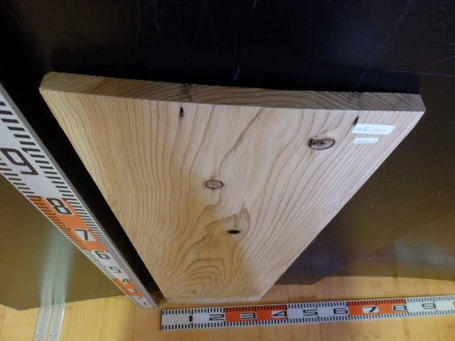 e2052410 新潟産杉●約96cm×28.8cm×厚2cm☆無垢板１枚板 木材 板 DIY 板材 天板 棚板 テーブル 看板 花台など種類豊富！_画像2
