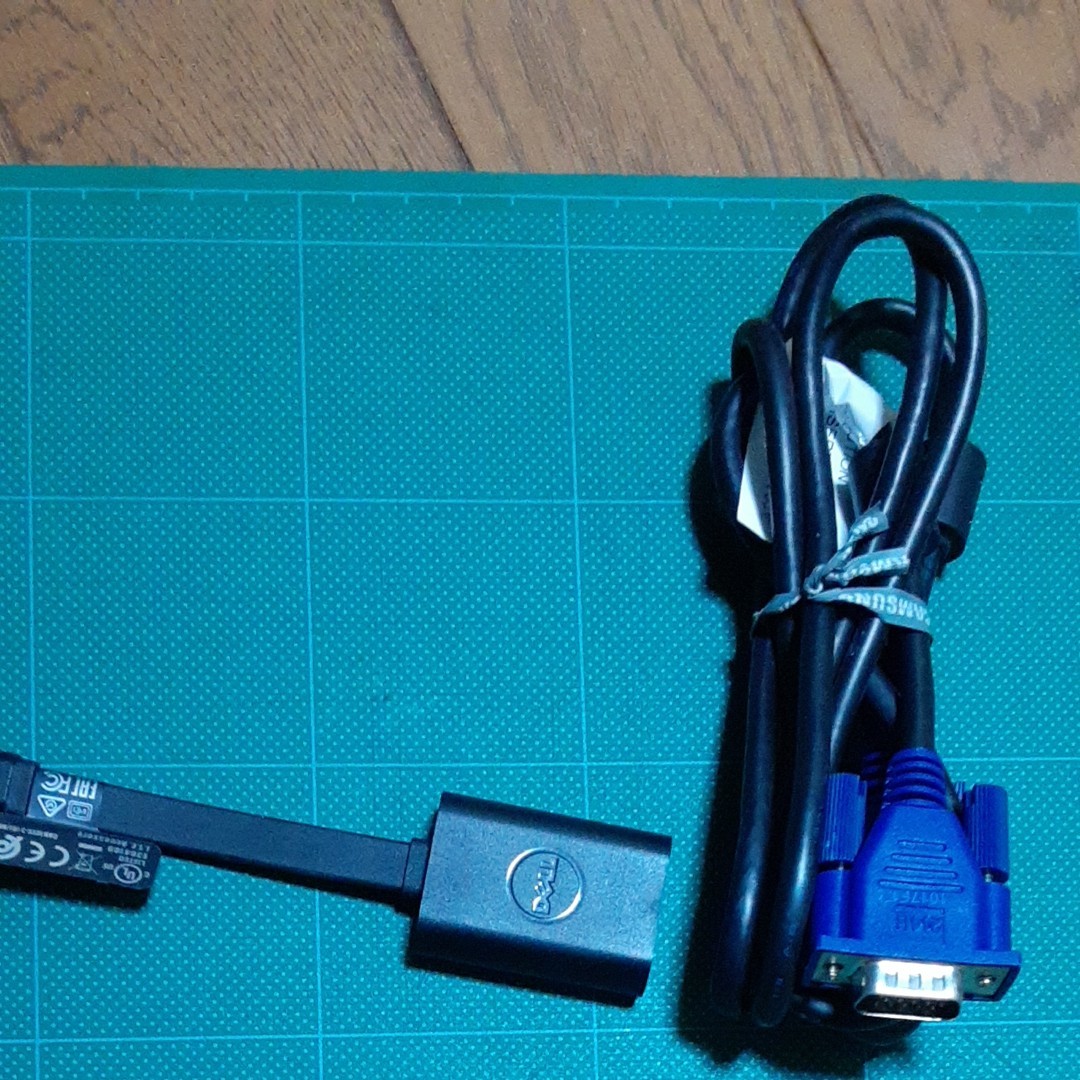 Dell 変換アダプタ USB TypeC - VGA アダプタおよび接続ケーブル