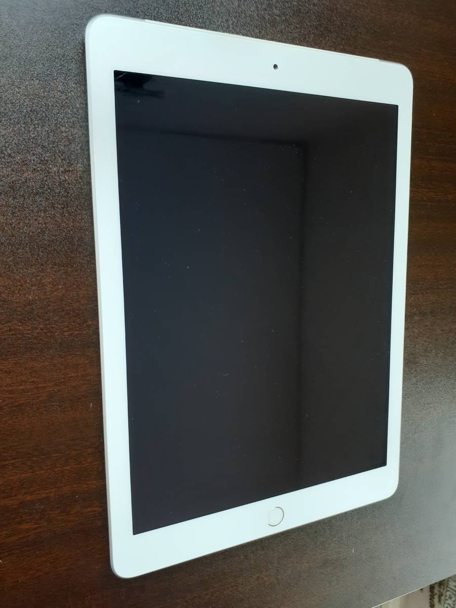 ☆送料無料☆Apple iPad 第5世代 32GB ホワイト SIMフリー www