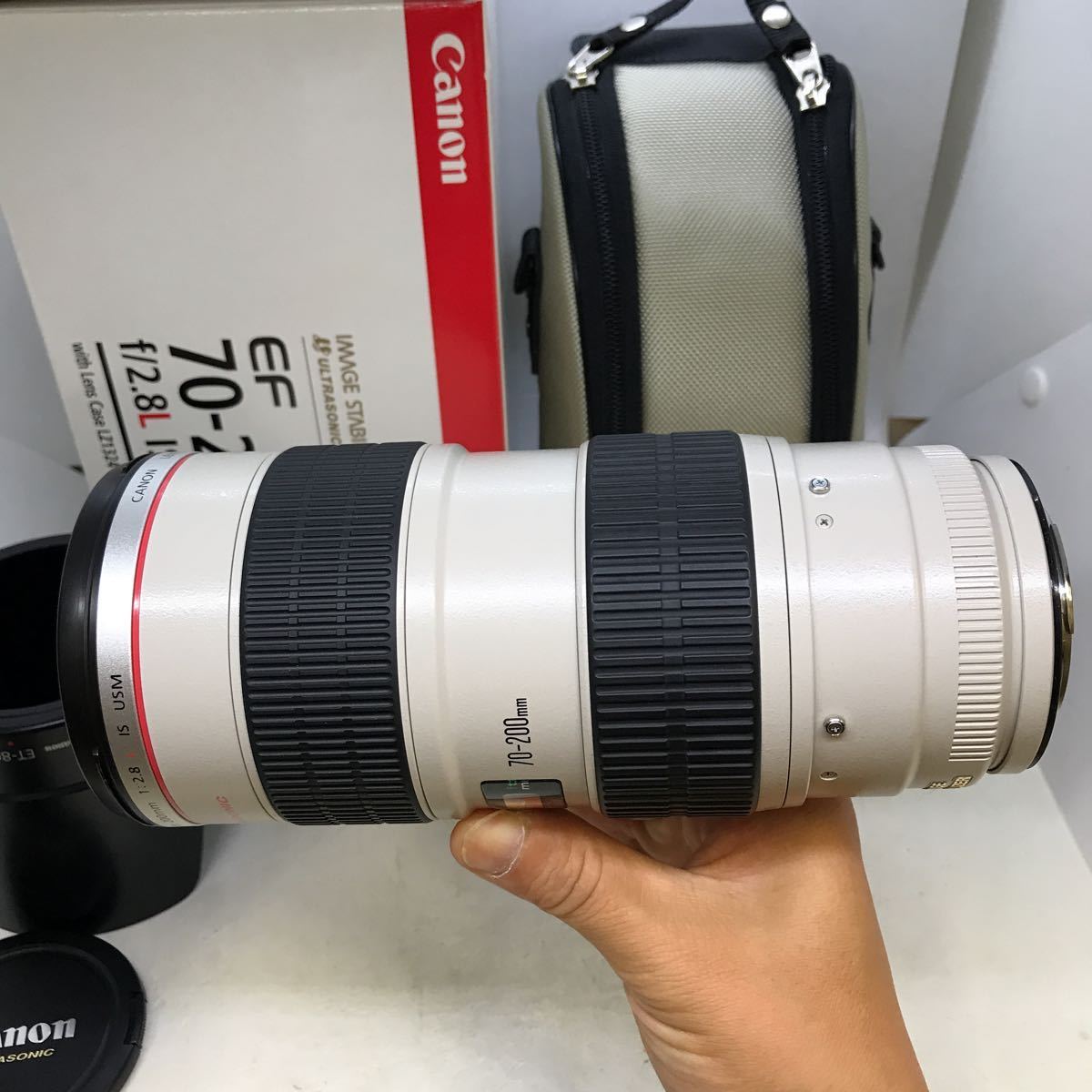 ★【極上美品】★ワンオーナー 防湿庫保管★ CANON キヤノン EF70-200mm F2.8L IS USM ☆元箱、ケース、フード付き☆安心初期不良対応☆_画像3