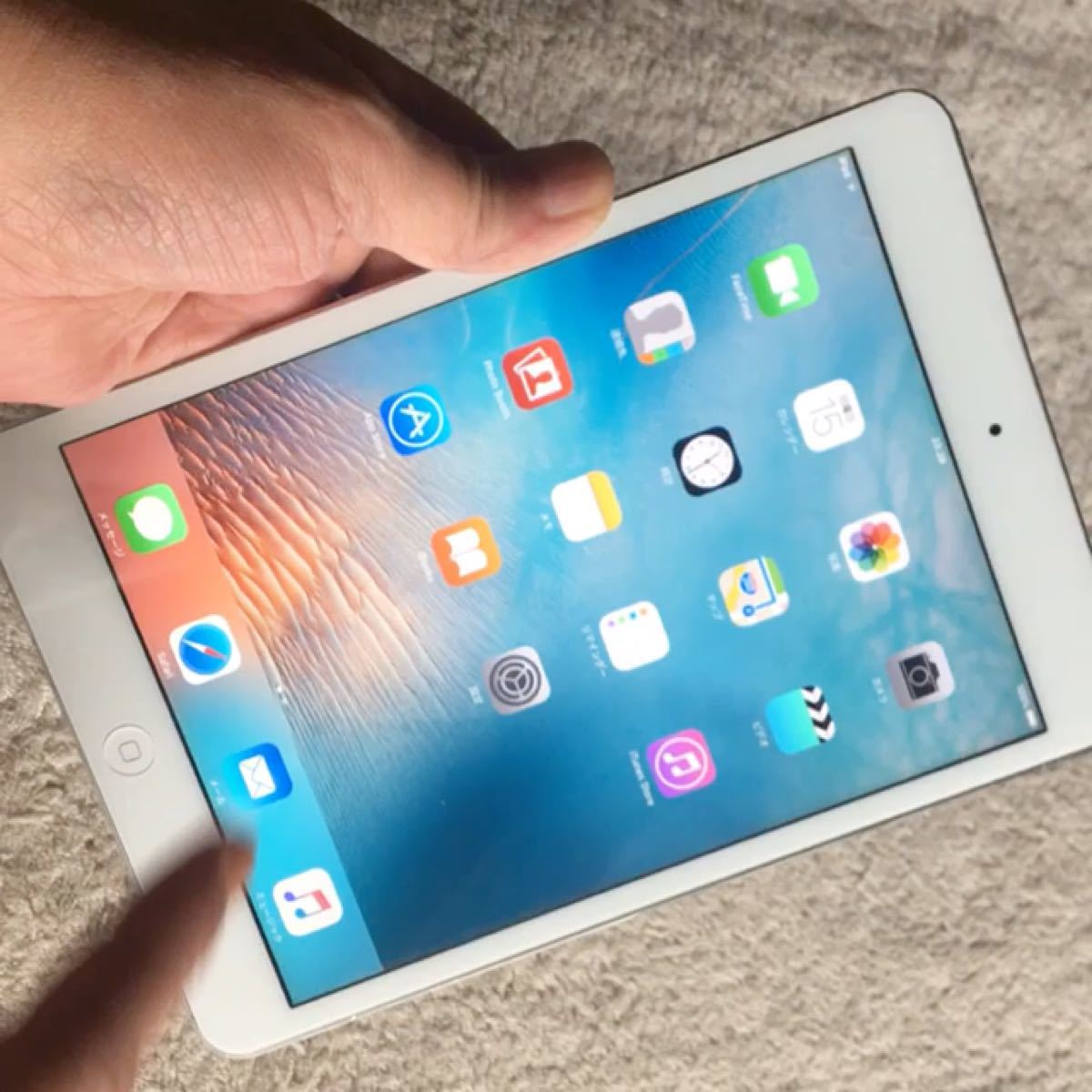 iPadmini silver１６ＧＢ WI-FIモデル　バッテリー８５％ 画面キズ無しきれい 本体右上にへこみあり(写真参照) 