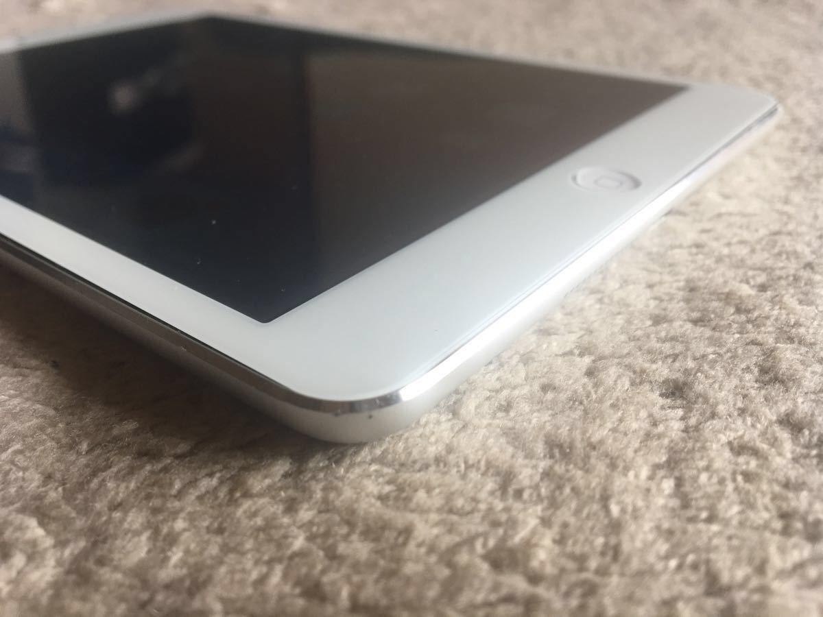 iPad mini2 16GB silverWI-FI バッテリー１００％ A1489本体左上小キズあり画面キズ.割れ.よごれ無し