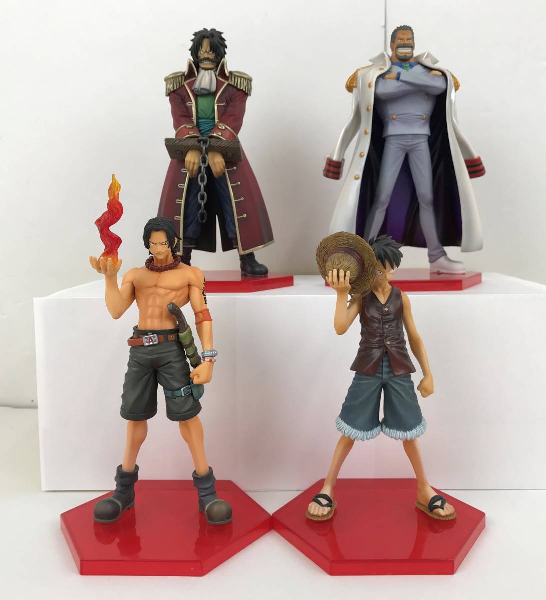 2349 ワンピース Dxフィギュア Dの称号 4体セット 箱なし ルフィ エース ガープ ロジャー 現状品 One Piece 売買されたオークション情報 Yahooの商品情報をアーカイブ公開 オークファン Aucfan Com