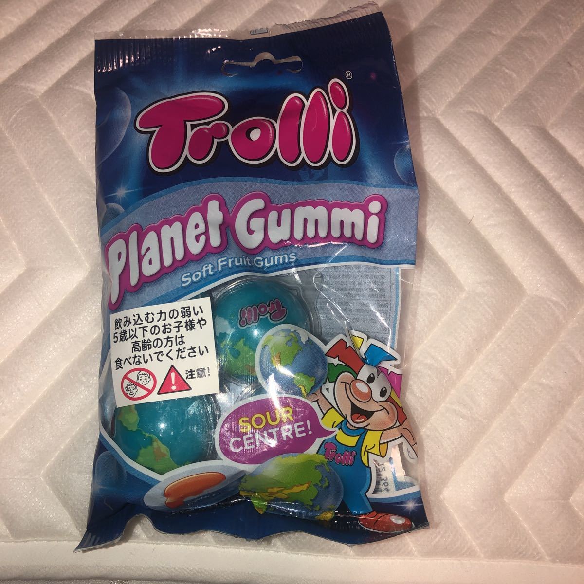 送料無料　地球グミ Trolli トローリ 1袋 4個入り 正規品_画像1