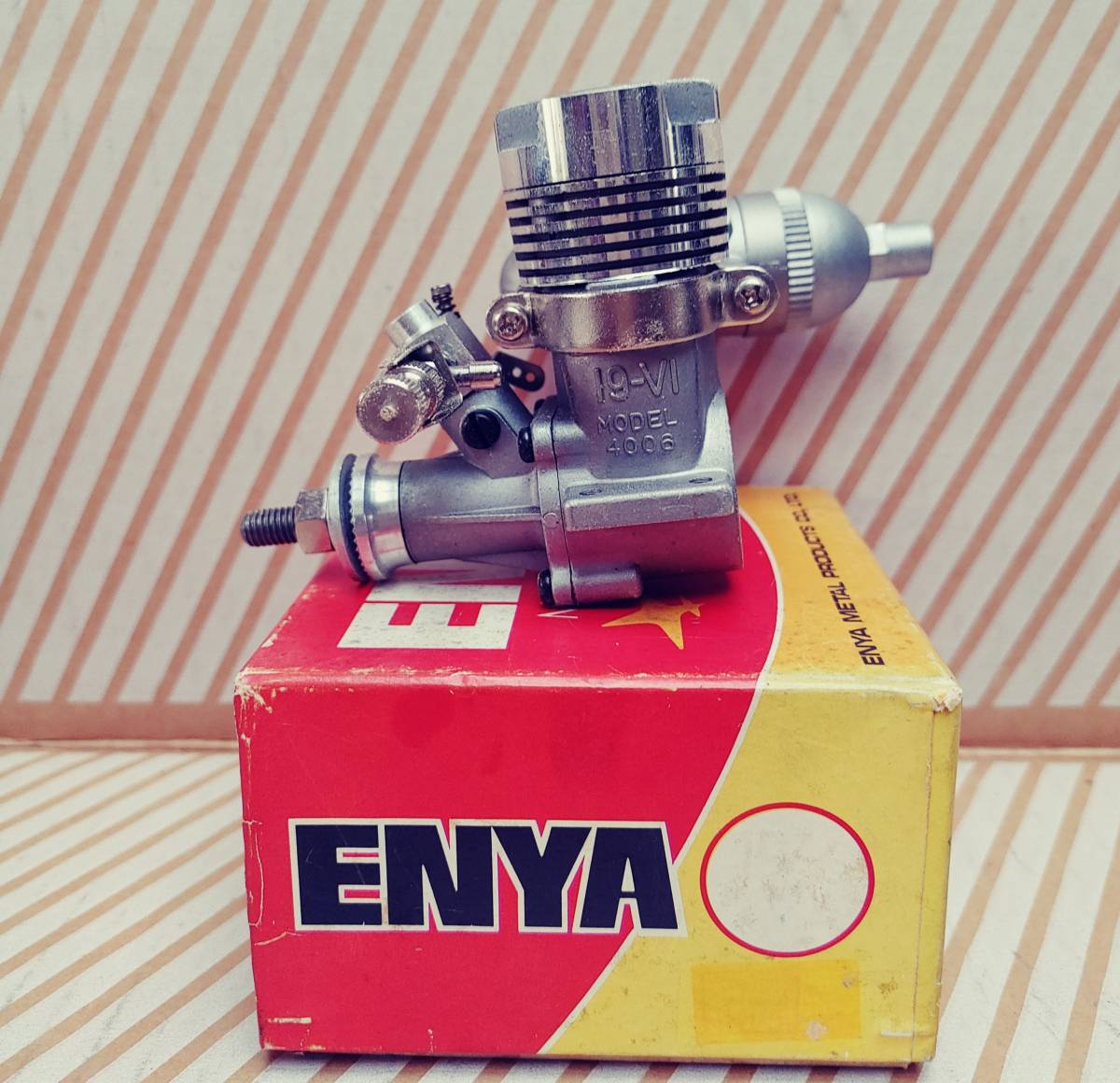 エンヤ　19-Ⅵ　グローエンジン　未使用品マフラー付き_画像2