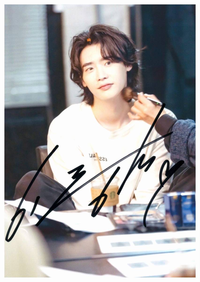 B　2L判　イ・ジョンソク Lee Jong-suk 韩国の俳优・モデル　直笔サイン写真　COA简易証明书付　(フチなし写真)
