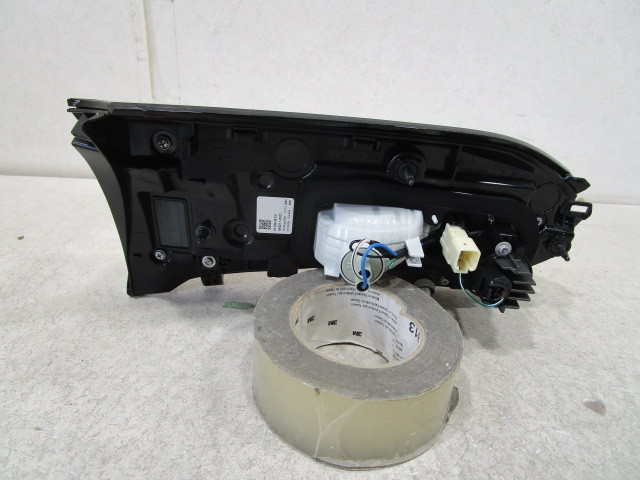 新車外し　トヨタ　RAV4　AXAH52/AXAH54/MXAA52/MXAA54　純正　右　トランクテールライト　ICHIKOH 42-98_画像6