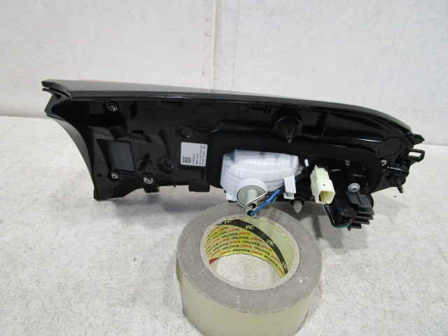 新車外し　美品　トヨタ　RAV4　AXAH52/AXAH54/MXAA52/MXAA54　純正　右トランクテールライト　ICHIKOH　42-98　_画像4