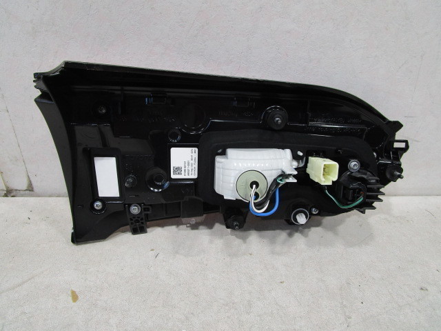 新車外し　良品　トヨタ　RAV4　AXAH52/AXAH54/MXAA52/MXAA54　純正　右トランクテールライト　ICHIKOH　42-98　_画像4