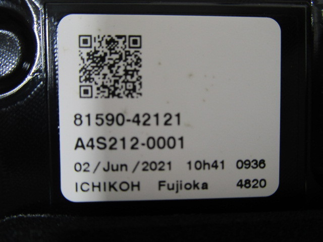 新車外し　美品　トヨタ　RAV4　AXAH52/AXAH54/MXAA52/MXAA54　純正　左トランクテールライト　ICHIKOH　42-98 E23-92　_画像3