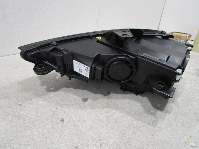 SALE!! 未使用品 アウディ A3 8V 純正 HID 右ヘッドライト 8V0 941 044Aの画像4