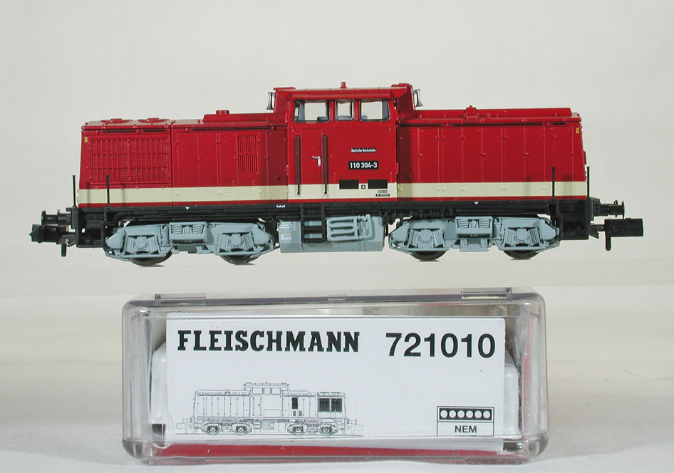 【在庫限り】 FLEISCHMANN #721010 DDR（旧東ドイツ国鉄） ＢＲ１１０ ディーゼル機関車　（ワインレッド） 外国車輌