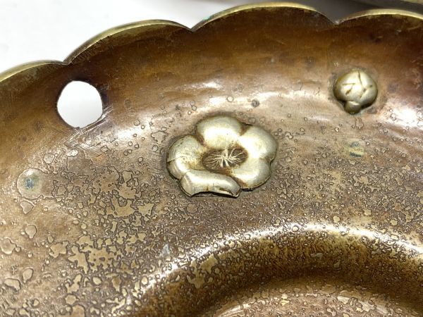 旧家蔵出 銀象嵌 銅製茶托 五客揃 419g 内山大介系 時代 花押 托 旧家蔵出 銀象嵌 銅製茶托 五客揃 419g 内山大介系 時代 花押 托