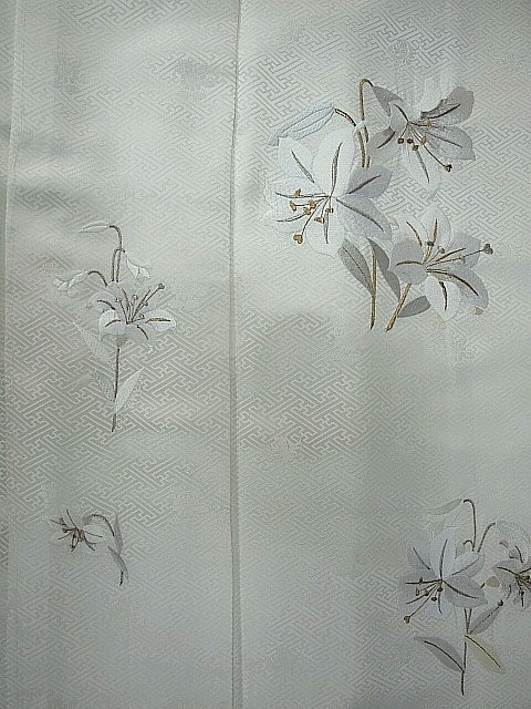 お仕立て上がり正絹　手縫い 　白百合花刺繍　タイシルク地 　白地1401_画像7