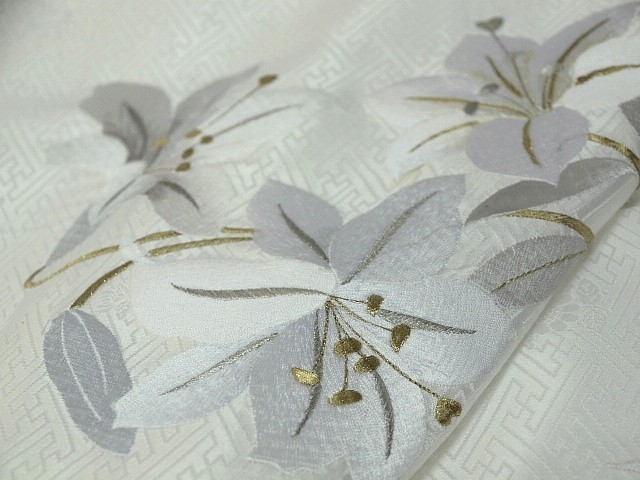 お仕立て上がり正絹　手縫い 　白百合花刺繍　タイシルク地 　白地1401_画像9