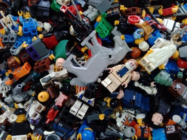 LEGO ミニフィグ 大量 2kg以上 まとめ売り ※装飾品 ヘッド トルソー ヘアー レッグ 小物 武器 ※スターウォーズ お城シリーズ レゴシティ