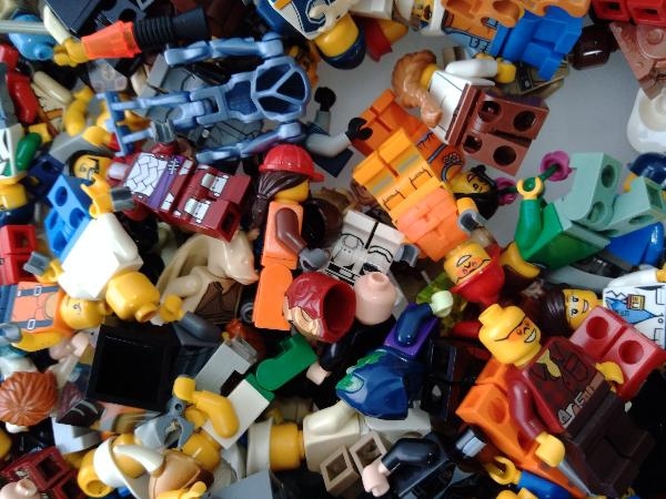 LEGO ミニフィグ 大量 2kg以上 まとめ売り ※装飾品 ヘッド トルソー ヘアー レッグ 小物 武器 ※スターウォーズ お城シリーズ レゴシティ